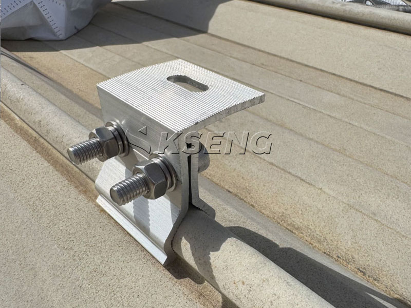 Commercial rooftop solar panel installation using no penetration mounting systems Standing-seam-metal-roof-solar-clamps-for-rooftop-PV-installation