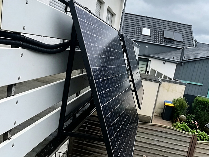 German-residential-balcony-solar-panel-installation-with-KSENG-Universal-Easy-Solar-Bracket-Lite-on-railing