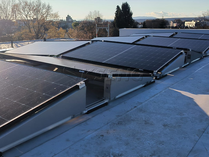 Flat-roof-solar-mounting-system-with-ballasted-PV-structure